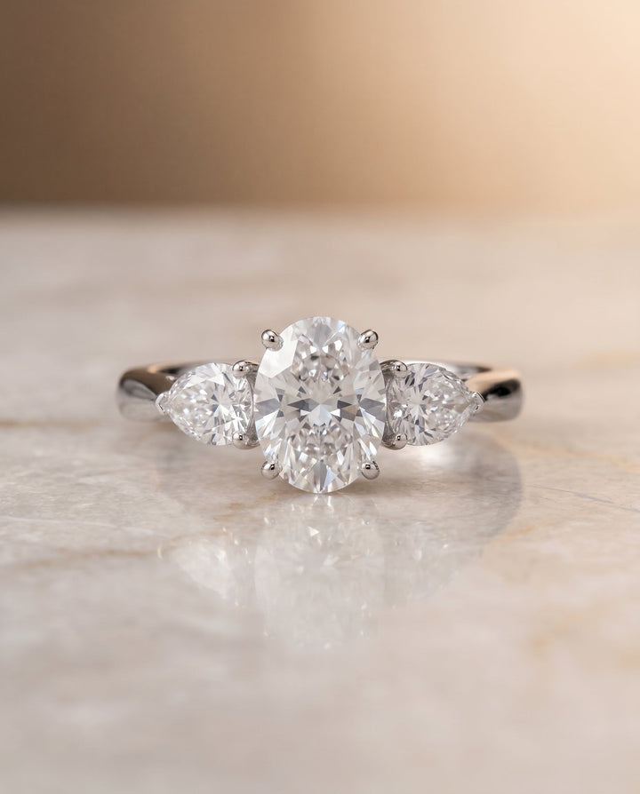 ตัวเรือนแหวนหมั้นเพชร Angelica ทรงรี ฝังหนาม ทองคำขาว 18K จาก RockHer