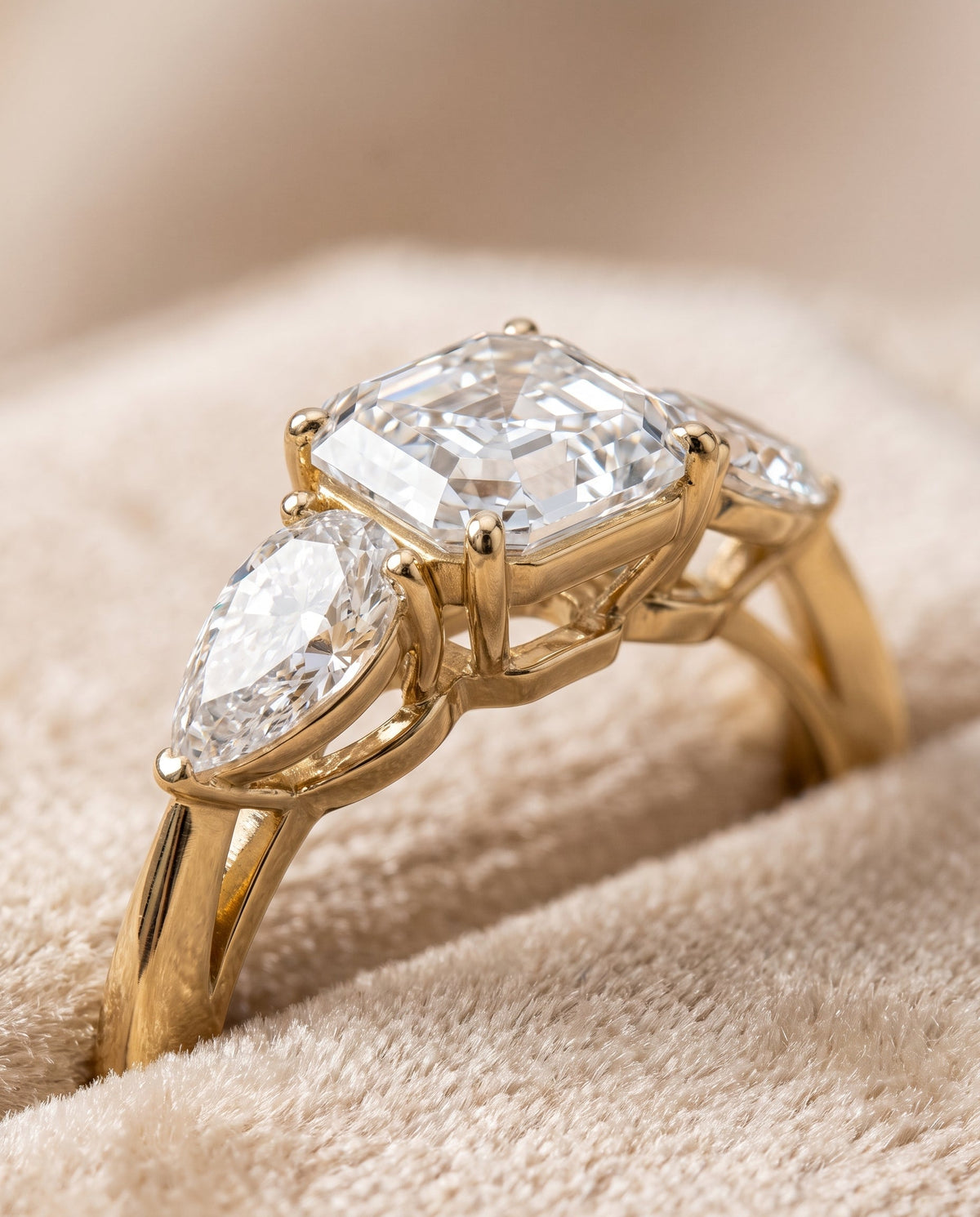 ตัวเรือนแหวนหมั้นเพชร Angelica ทรงแอชเชอร์ ฝังหนาม ทองคำเหลือง 18K จาก RockHer