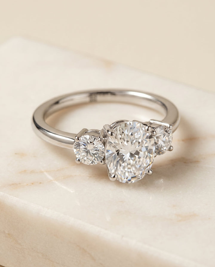 ตัวเรือนแหวนหมั้นเพชร Anita ทรงรี ฝังหนาม ทองคำขาว 18K จาก RockHer