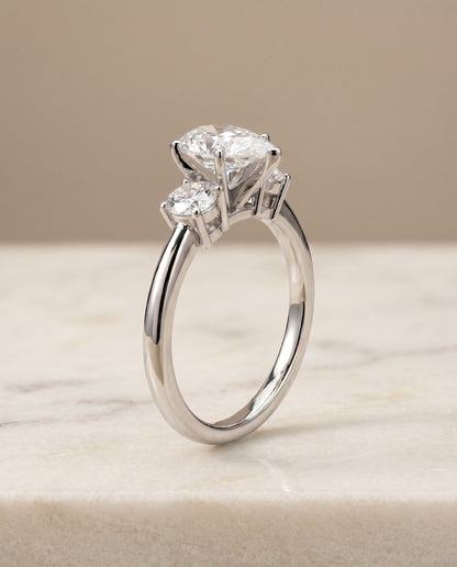 ตัวเรือนแหวนหมั้นเพชร Anita ทรงหยดน้ำ ฝังหนาม ทองคำขาว 18K จาก RockHer