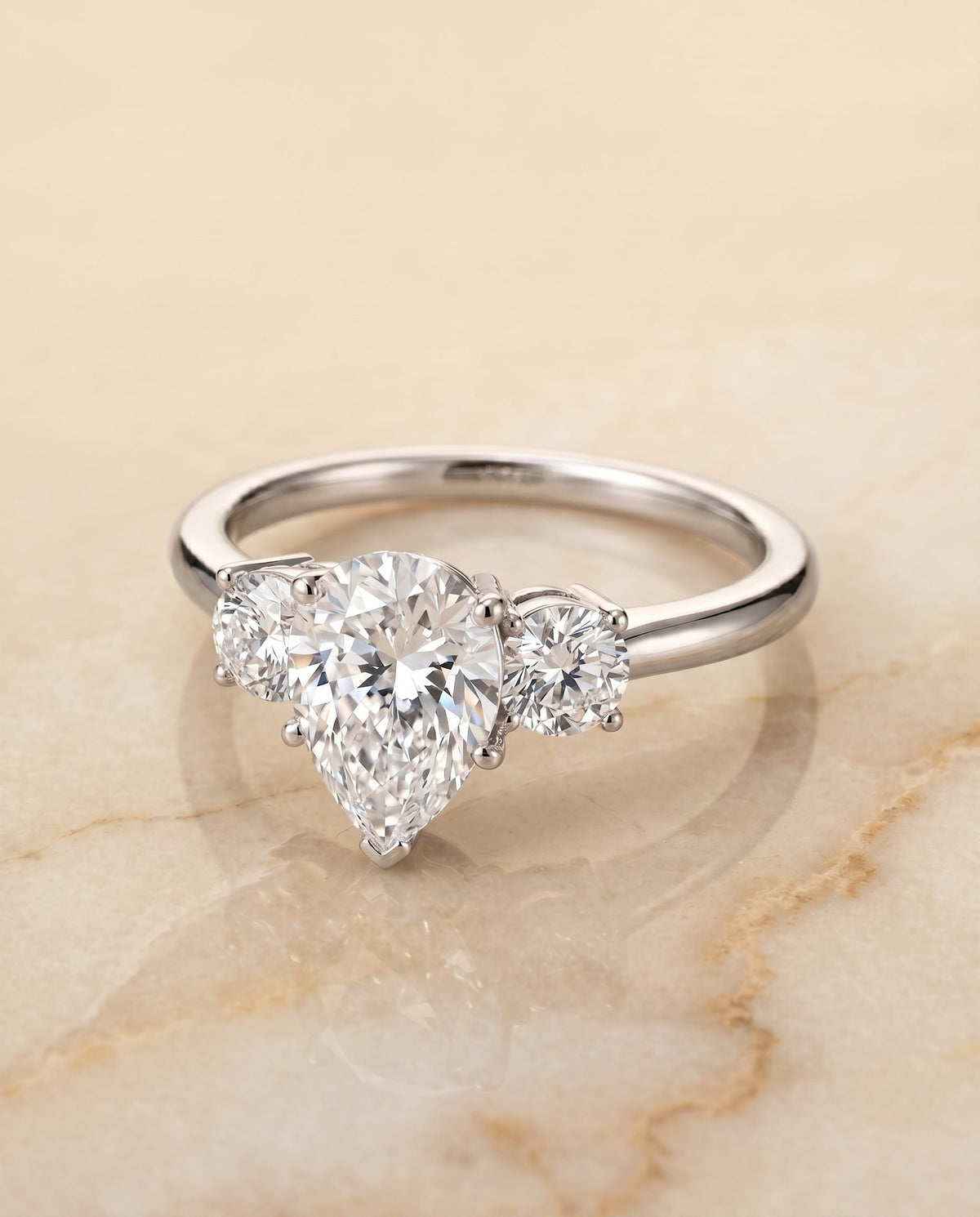 ตัวเรือนแหวนหมั้นเพชร Anita ทรงหยดน้ำ ฝังหนาม ทองคำขาว 18K จาก RockHer