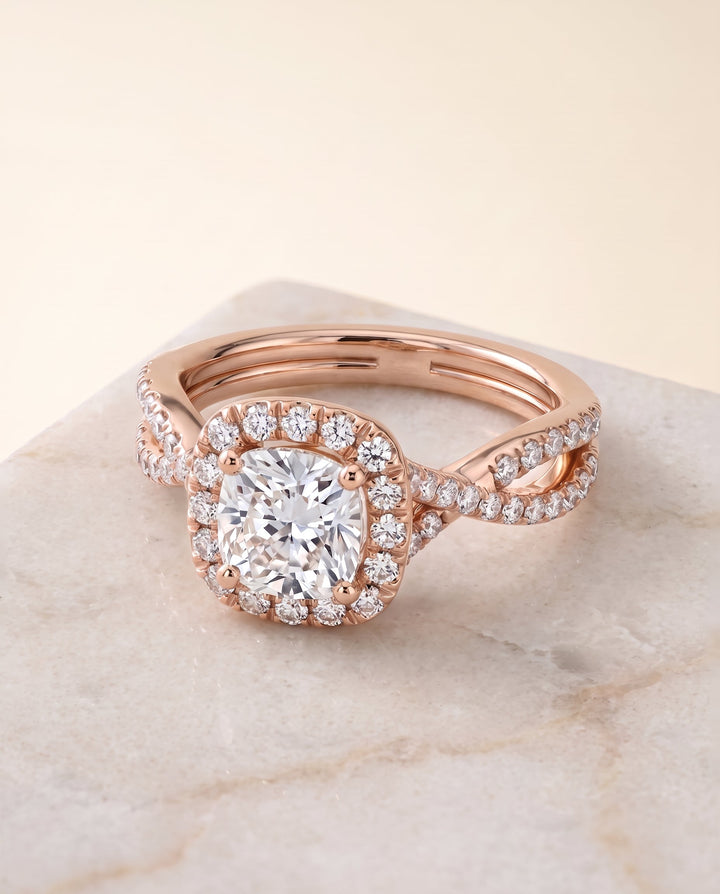 ตัวเรือนแหวนหมั้นเพชร Audra ทรงคุชชั่น ฝังปาเว่ ทองคำชมพู 14K จาก RockHer