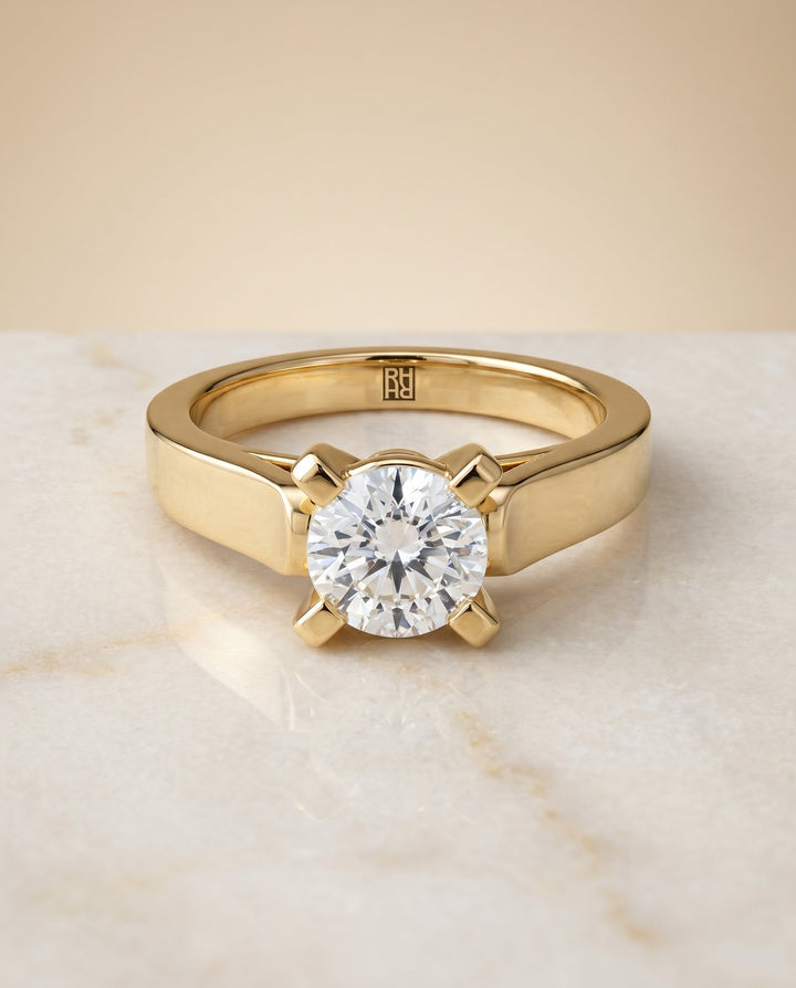 ตัวเรือนแหวนหมั้น Charlotte ทรงคุชชั่น ฝังหนาม ทองคำเหลือง 18K จาก RockHer