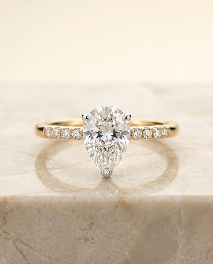 ตัวเรือนแหวนหมั้นเพชร Cherie ทรงปริ๊นเซส ทองคำเหลือง 18K จาก RockHer