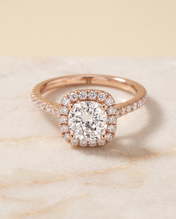 ตัวเรือนแหวนหมั้นเพชร Cosette ทรงคุชชั่น ฝังปาเว่ ทองคำชมพู 14K จาก RockHer