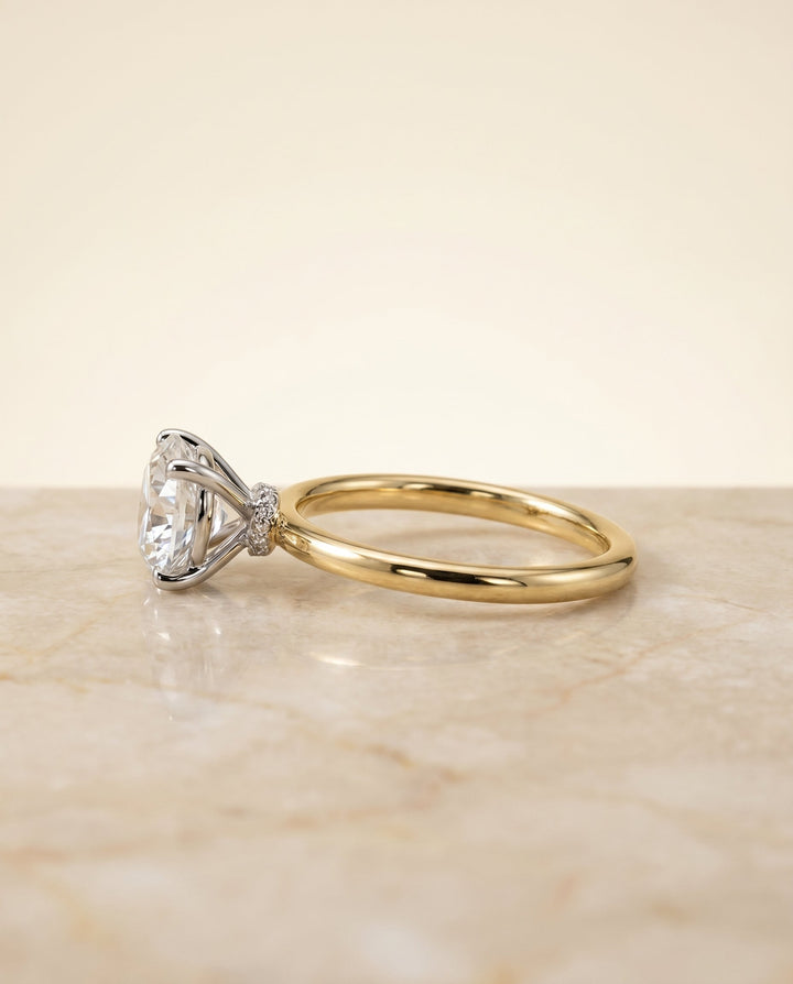 ตัวเรือนแหวนหมั้นประดับเพชร Cyndi Hidden Halo Solitaire สำหรับเพชรทรงกลม ตัวเรือนทองคำ 18K