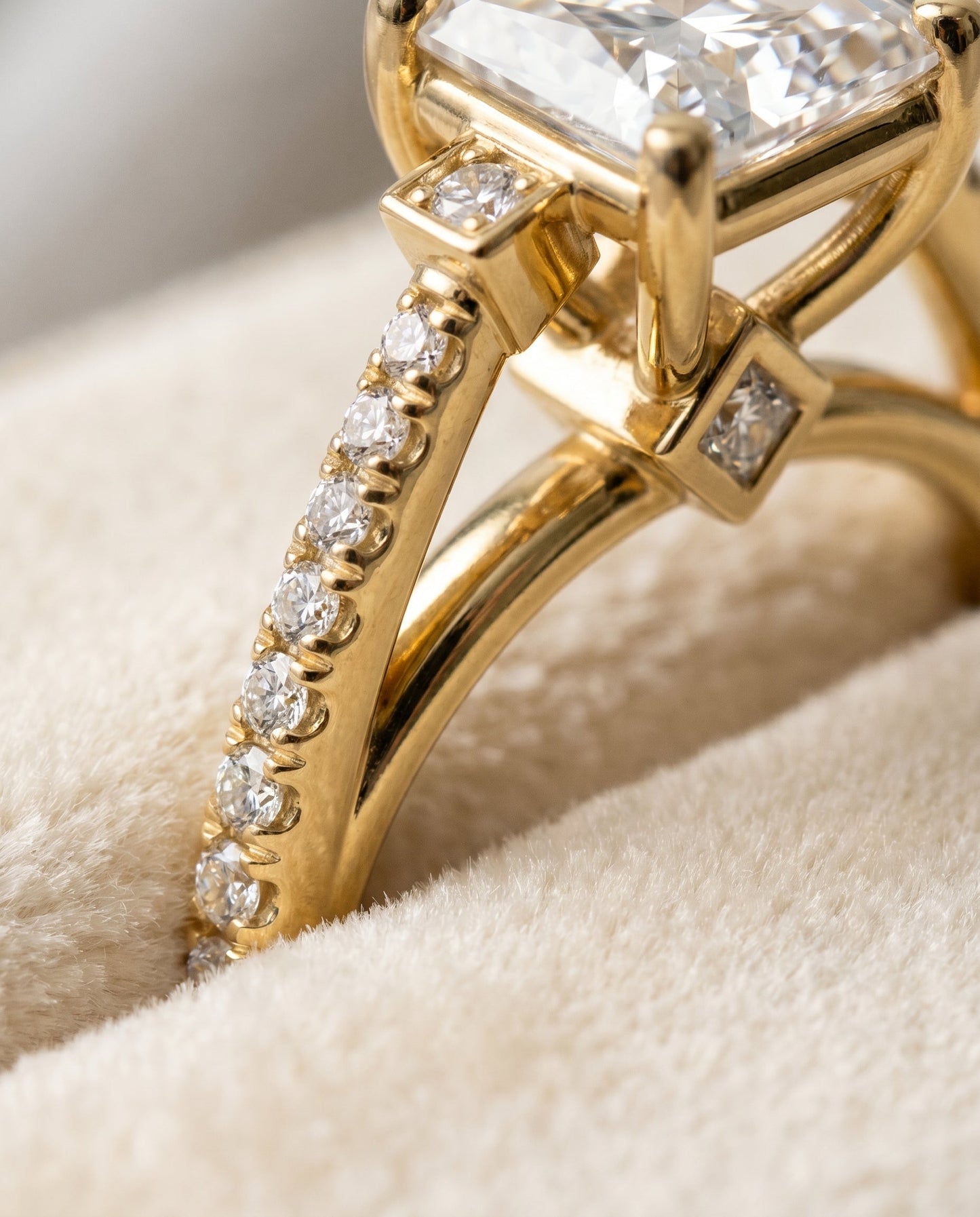 Delicate Split Shank Pavé Princess, in 18K Yellow Gold, pave setting – detail view | RockHer