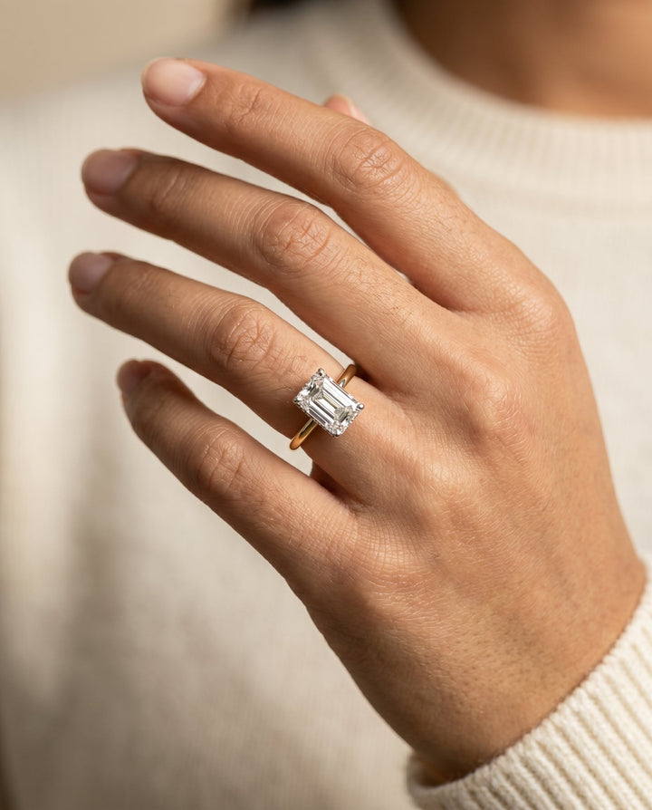 ตัวเรือนแหวนหมั้น Dolly Hidden Halo Solitaire สำหรับเพชรทรง Radiant ทองคำ 18K Yellow Gold