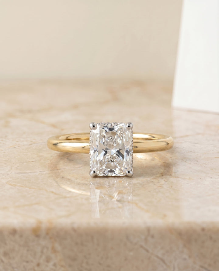 ตัวเรือนแหวนหมั้นเพชร Dolly ทรงเรเดียนท์ ทองคำเหลือง 18K จาก RockHer