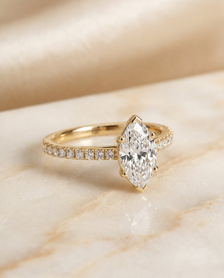 ตัวเรือนแหวนหมั้นเพชร Donna ทรงมาคี ฝังปาเว่ ทองคำเหลือง 18K จาก RockHer