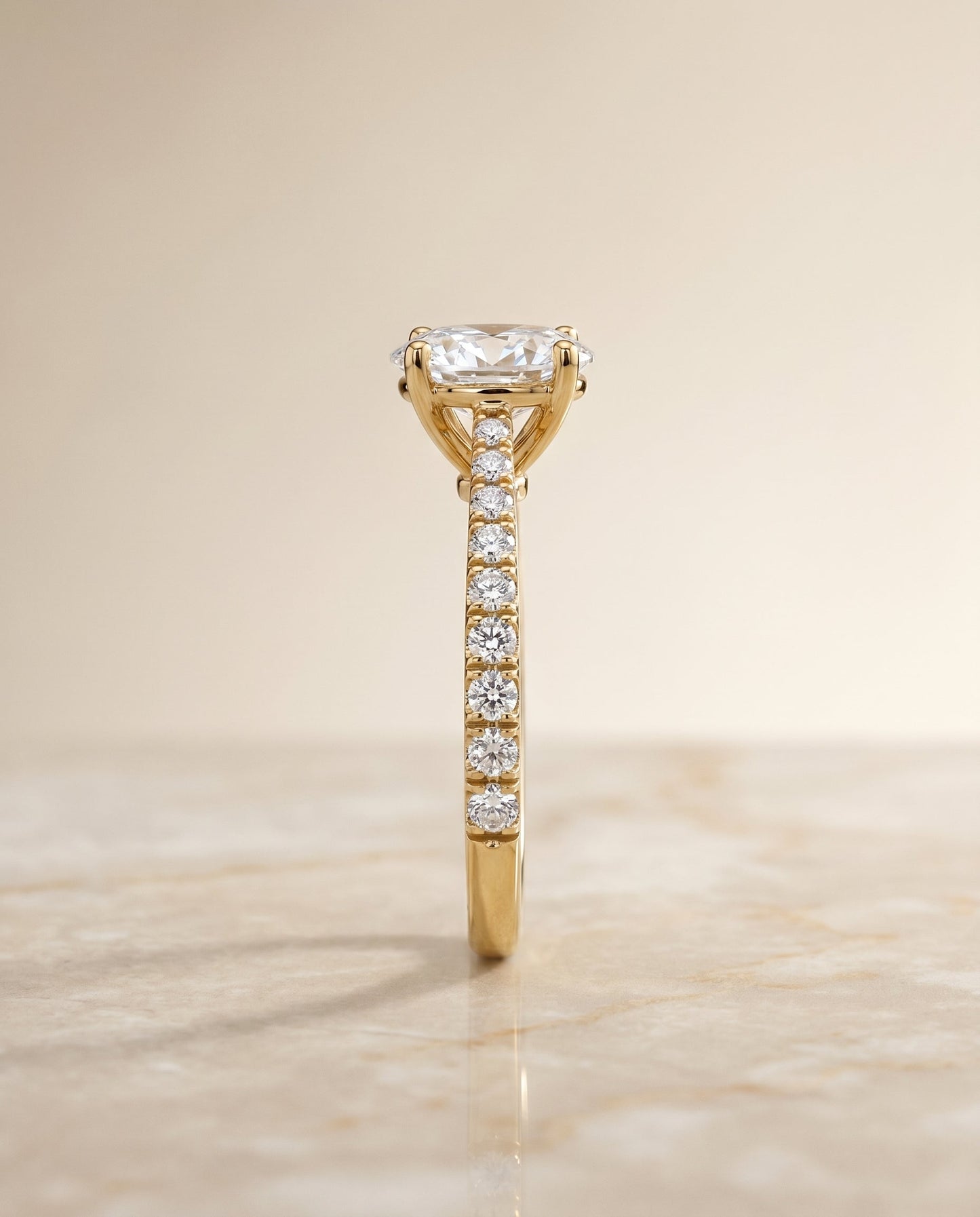 ตัวเรือนแหวนหมั้นดีไซน์ Donna Cathedral สำหรับเพชรทรงไข่ ตัวเรือนทอง 18K Yellow Gold