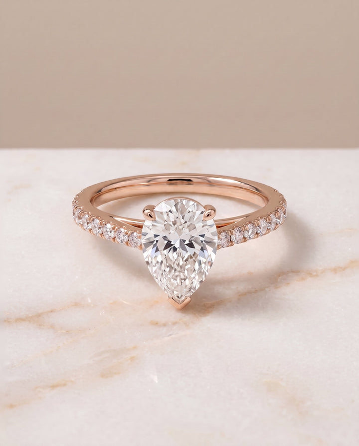 ตัวเรือนแหวนหมั้นเพชร Donna ทรงหยดน้ำ ฝังปาเว่ ทองคำชมพู 14K จาก RockHer