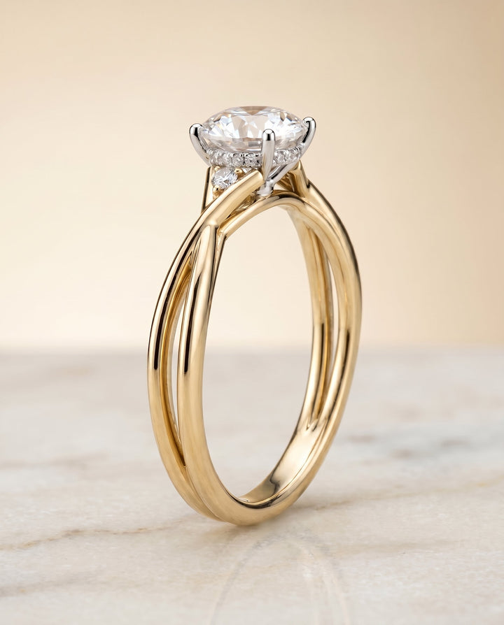 ตัวเรือนแหวนหมั้นเพชรทรงกลม Dusty Twisted Hidden Halo Solitaire ทำจากทองคำ 18K
