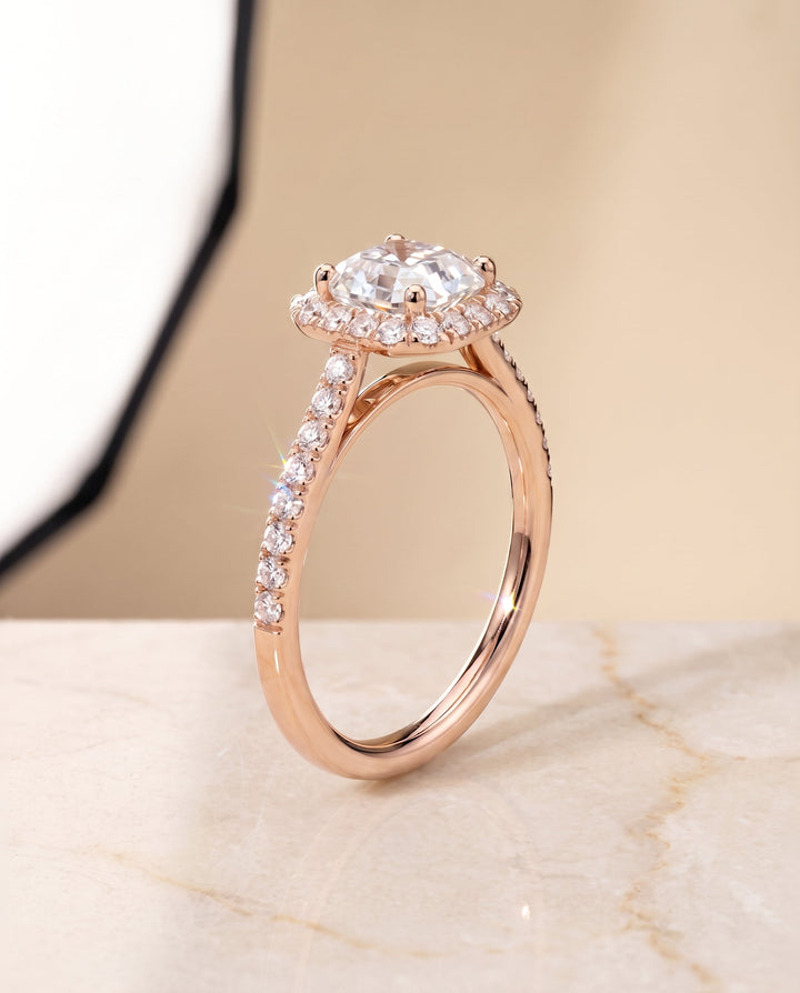 ตัวเรือนแหวนหมั้นเพชร Dylan ทรงแอชเชอร์ ฝังปาเว่ ทองคำชมพู 14K จาก RockHer
