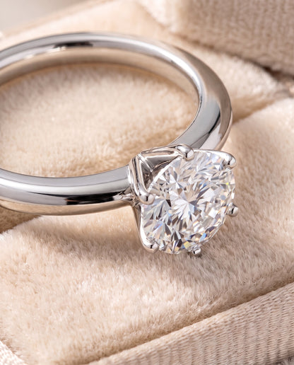 ตัวเรือนแหวนหมั้น Elsa ทรงกลม ฝังหนาม ทองคำขาว 18K จาก RockHer