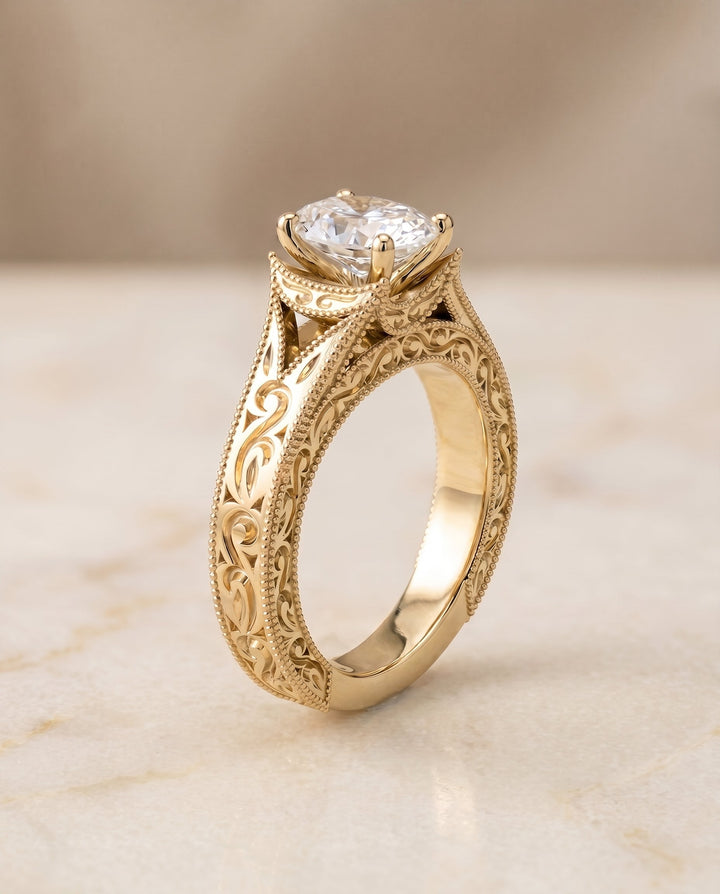 ตัวเรือนแหวนหมั้น Janis Solitaire สำหรับเพชรรูปไข่ ทองคำ 18K