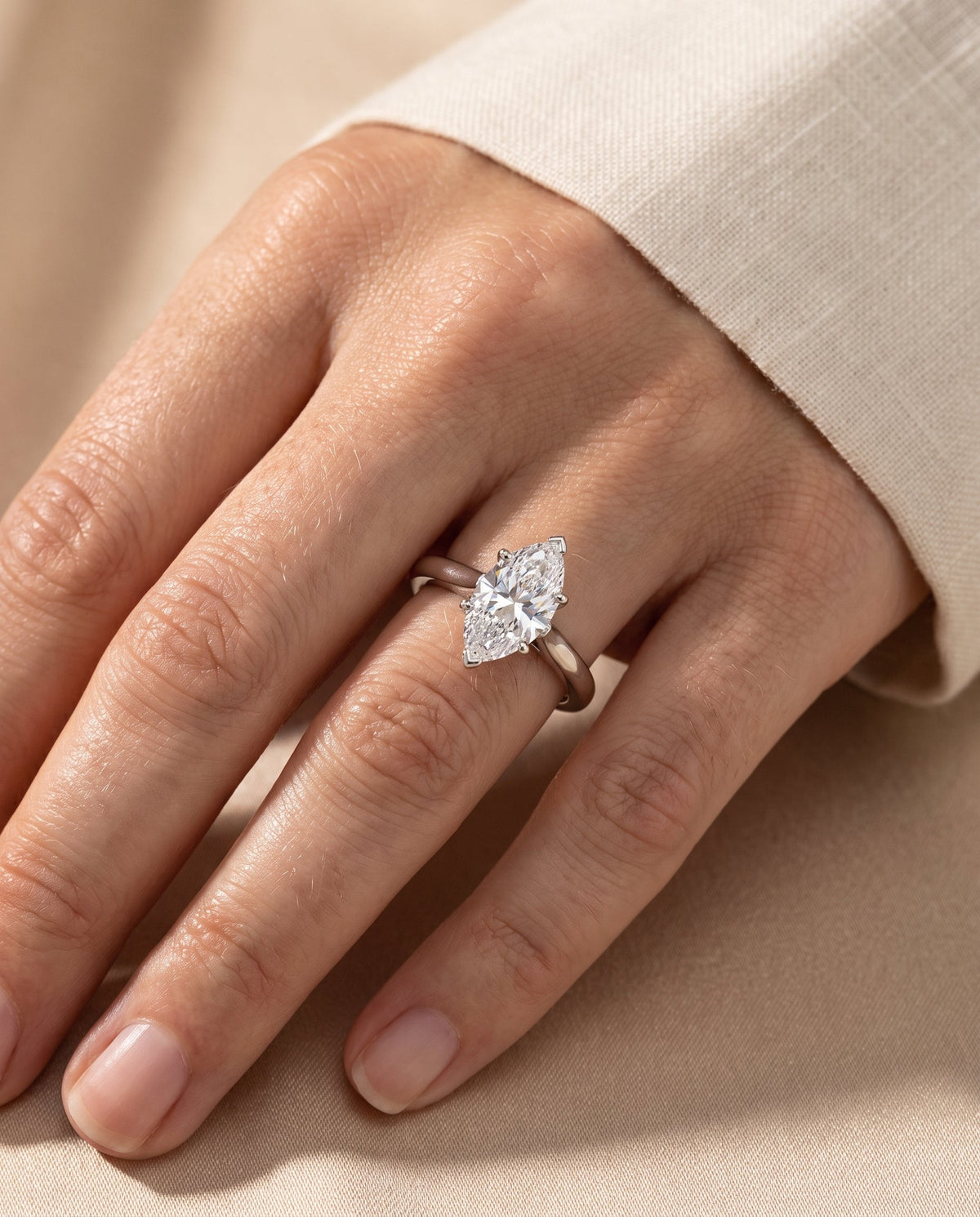 ตัวเรือนแหวนหมั้น Juliette ทรงมาคี ฝังหนาม ทองคำขาว 18K จาก RockHer