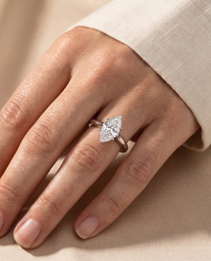 ตัวเรือนแหวนหมั้น Juliette ทรงมาคี ฝังหนาม ทองคำขาว 18K จาก RockHer
