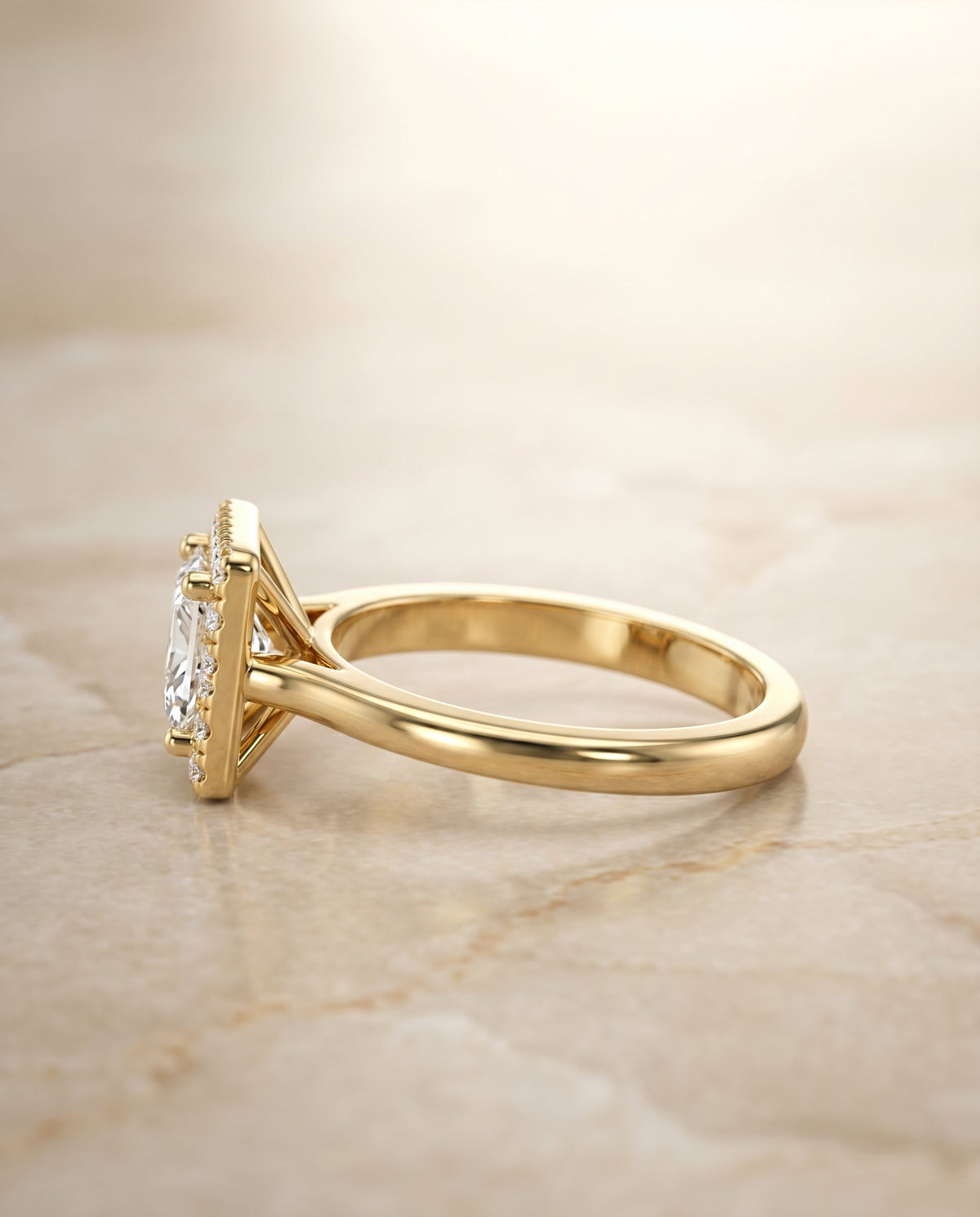 ตัวเรือนแหวนหมั้นเพชร Kate ทรงปริ๊นเซส ฝังปาเว่ ทองคำเหลือง 18K จาก RockHer