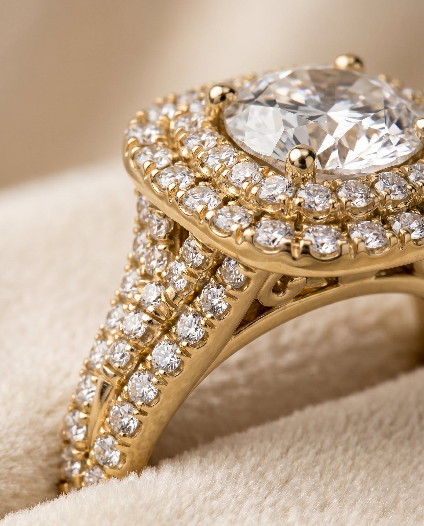 Round Brilliant, Four Row Double Halo, in 18K Yellow Gold, pave setting – detail view | RockHer