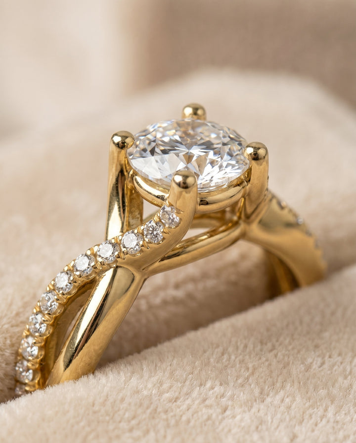 Round Brilliant, Bypass Pavé Twist, in 18K Yellow Gold, pave setting – detail view | RockHer