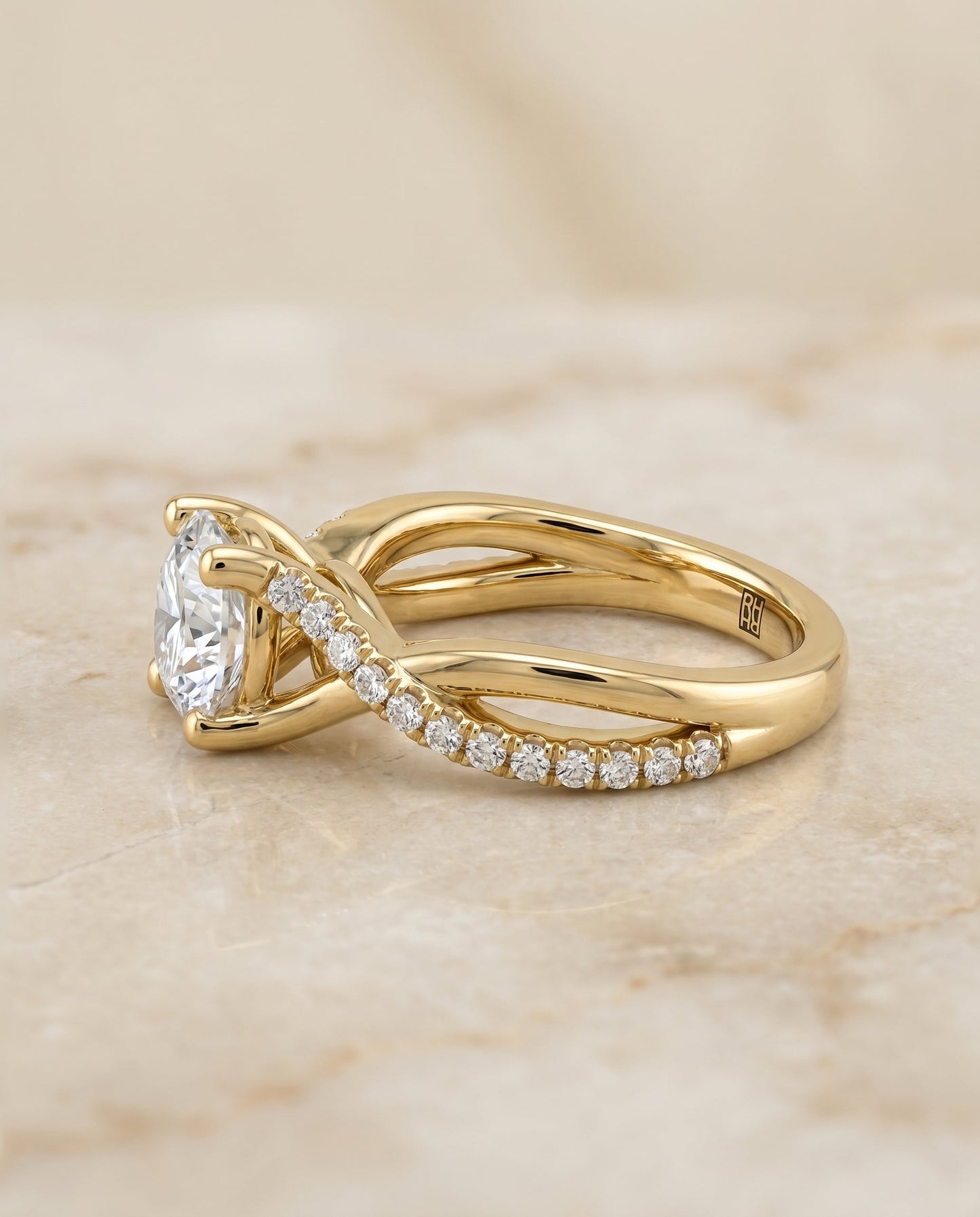 Round Brilliant, Bypass Pavé Twist, in 18K Yellow Gold, pave setting – side profile | RockHer