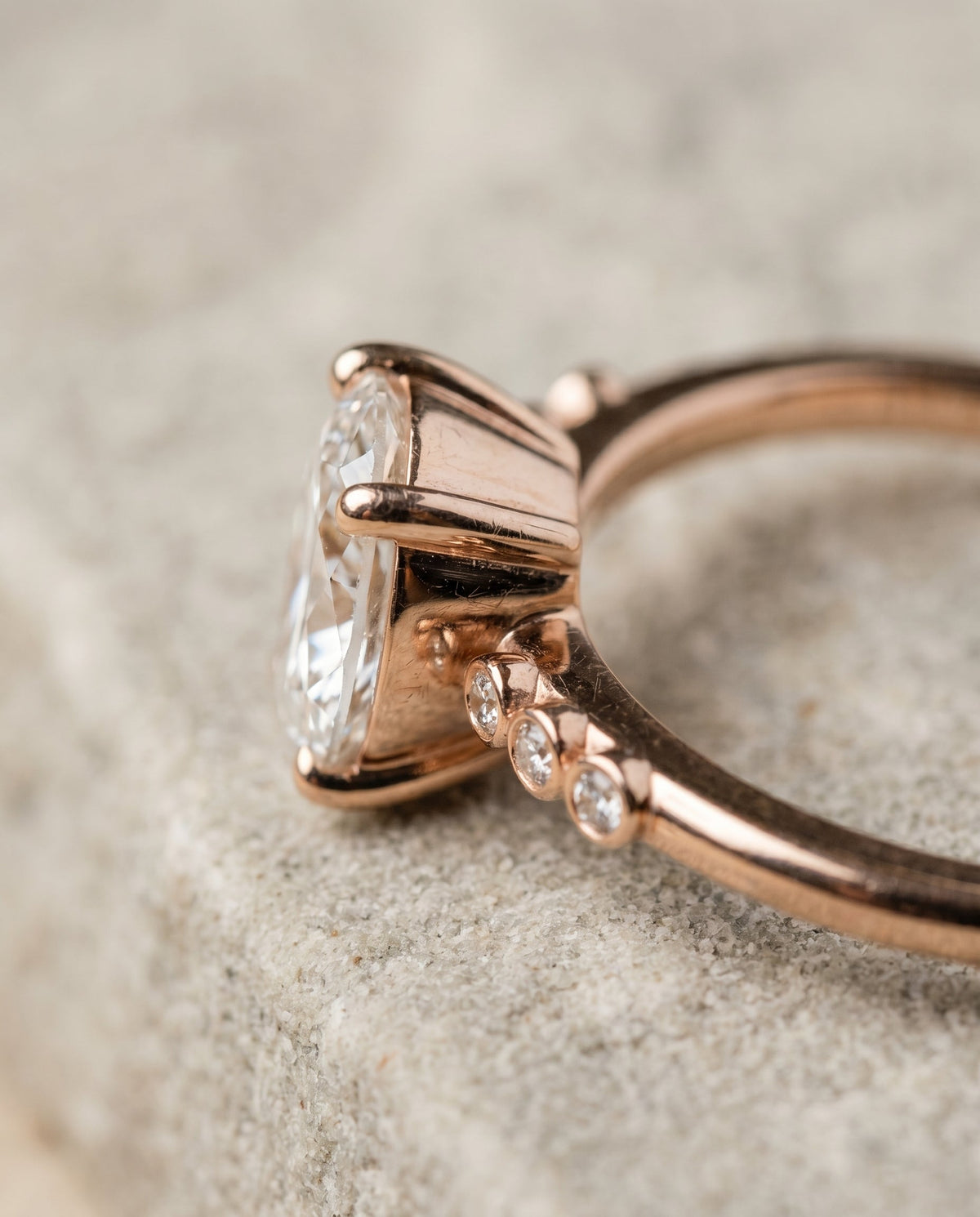 ตัวเรือนแหวนหมั้นเพชร Peggy ทรงรี ทองคำชมพู 14K จาก RockHer