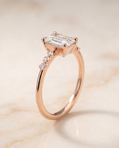 ตัวเรือนแหวนหมั้นเพชร Peggy ทรงมรกต ทองคำชมพู 14K จาก RockHer