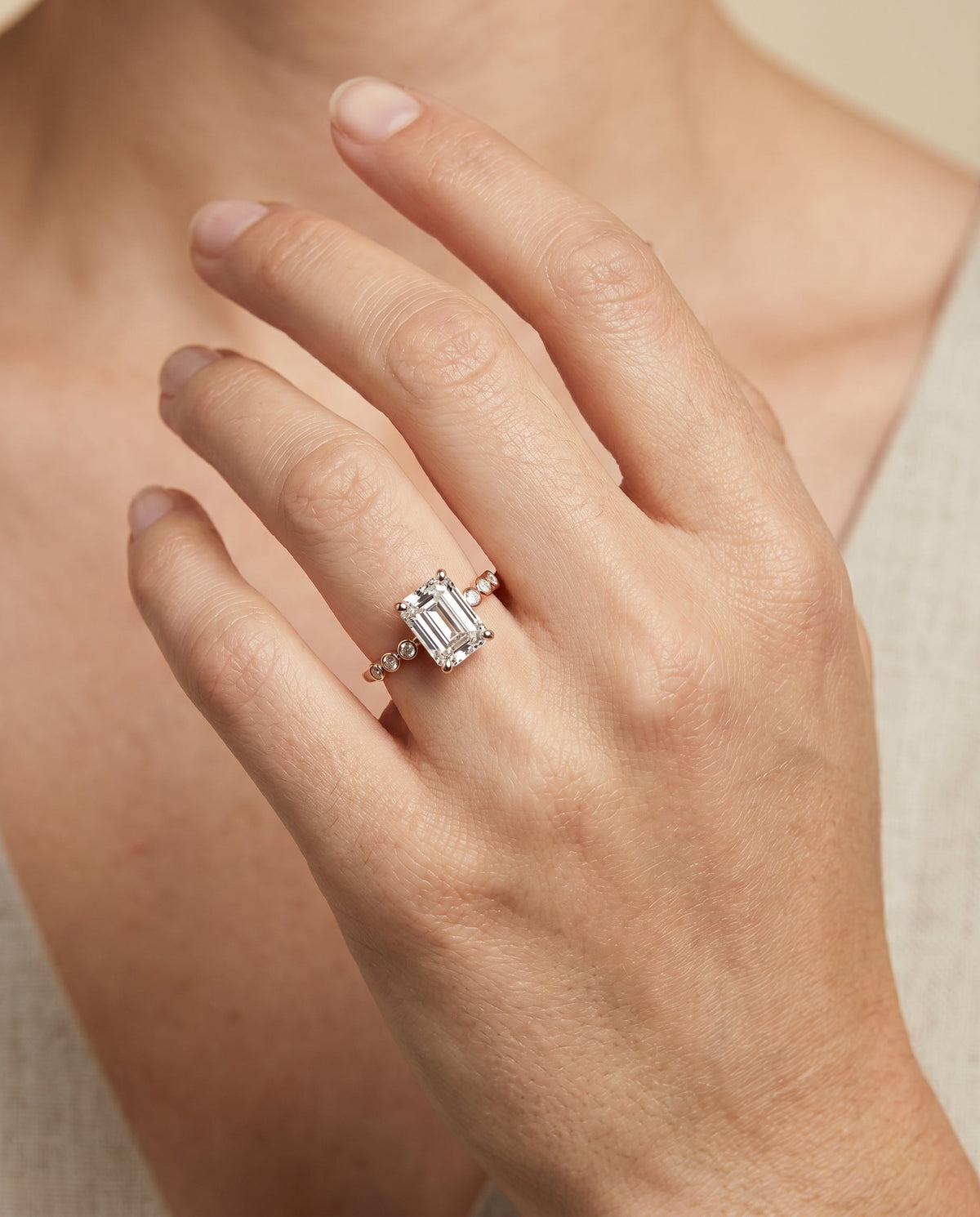 ตัวเรือนแหวนหมั้นเพชร Peggy ทรงมรกต ทองคำชมพู 14K จาก RockHer