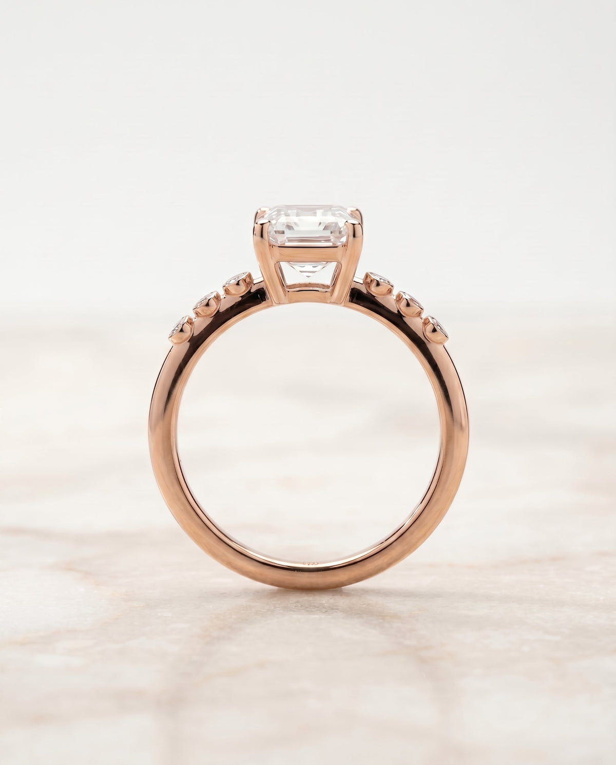 ตัวเรือนแหวนหมั้นเพชร Peggy ทรงมรกต ทองคำชมพู 14K จาก RockHer