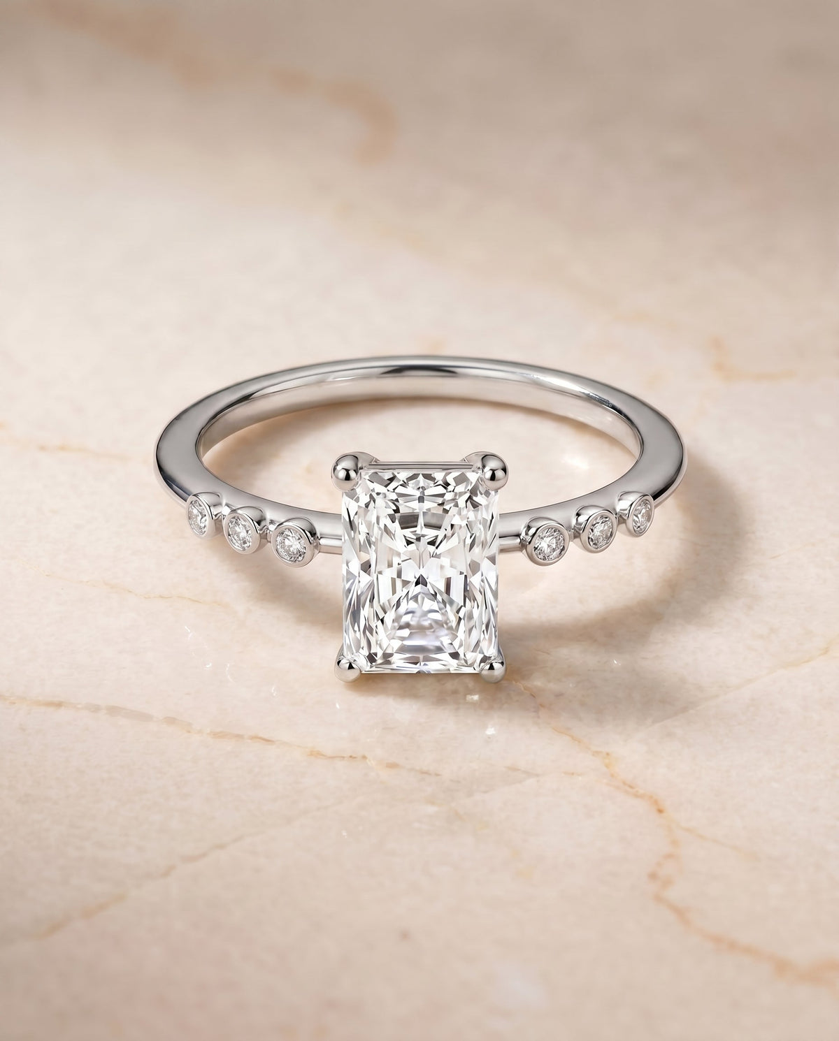 ตัวเรือนแหวนหมั้นเพชร Peggy ทรงเรเดียนท์ ทองคำขาว 18K จาก RockHer