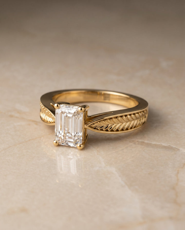 ตัวเรือนแหวนหมั้น Roberta ทรงมรกต ฝังหนาม ทองคำเหลือง 18K จาก RockHer