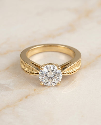 ตัวเรือนแหวนหมั้น Roberta ทรงกลม ฝังหนาม ทองคำเหลือง 18K จาก RockHer