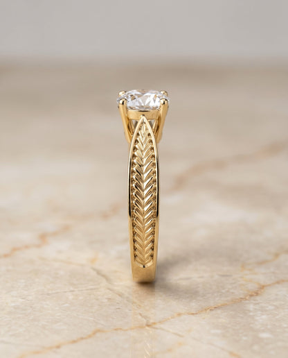 ตัวเรือนแหวนหมั้น Roberta ทรงกลม ฝังหนาม ทองคำเหลือง 18K จาก RockHer