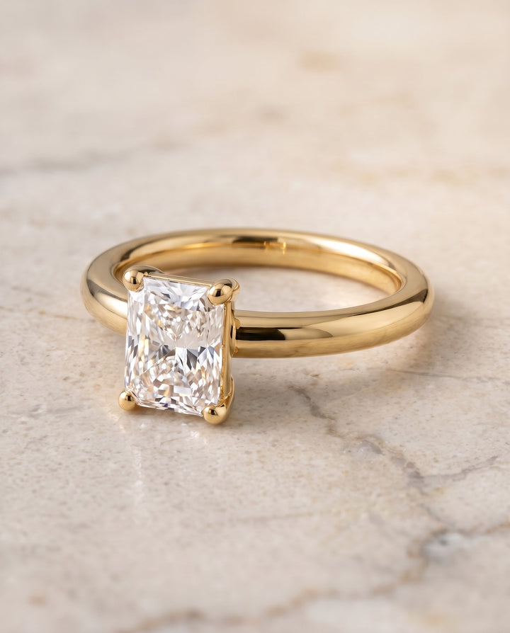 ตัวเรือนแหวนหมั้น Tori ทรงเรเดียนท์ ฝังหนาม ทองคำเหลือง 18K จาก RockHer