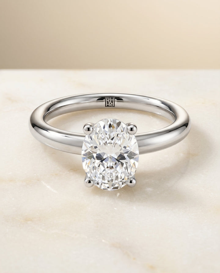 ตัวเรือนแหวนหมั้น Tori ทรงรี ฝังหนาม ทองคำขาว 18K จาก RockHer