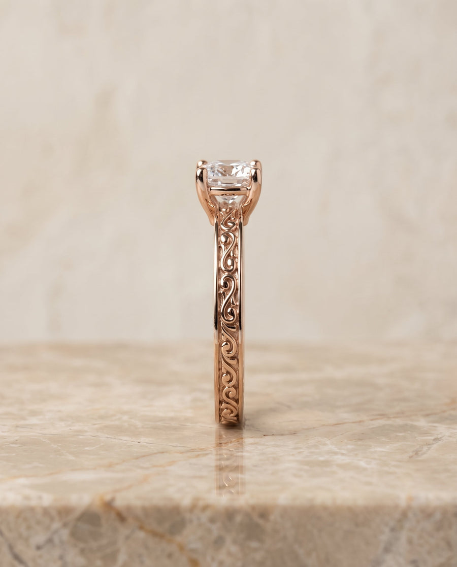 The เวโรนิกา Engagement Ring, made to order in our Los Angeles atelier