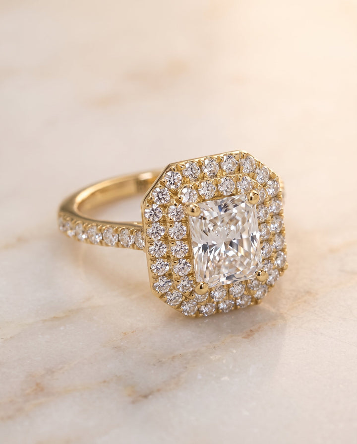 ตัวเรือนแหวนหมั้นเพชร Whitney ทรงเรเดียนท์ ฝังปาเว่ ทองคำเหลือง 18K จาก RockHer