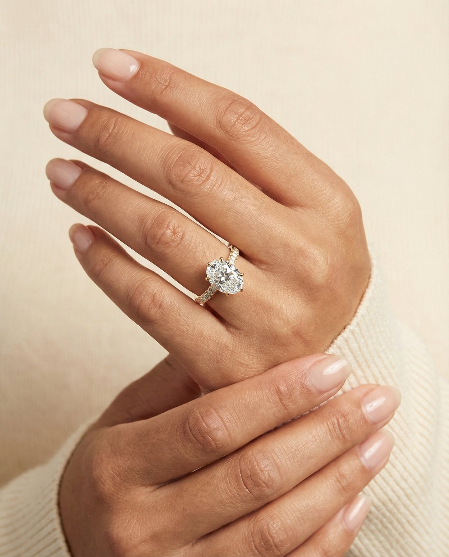 Daisy Select Oval engagement ring in 14K Yellow Gold