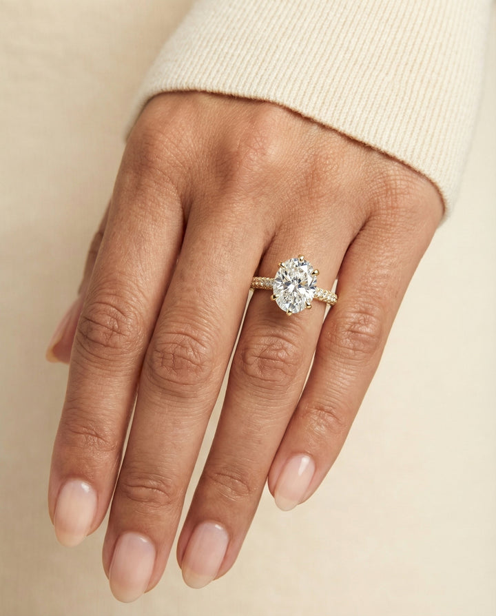 Daisy Select Oval engagement ring in 18K Yellow Gold