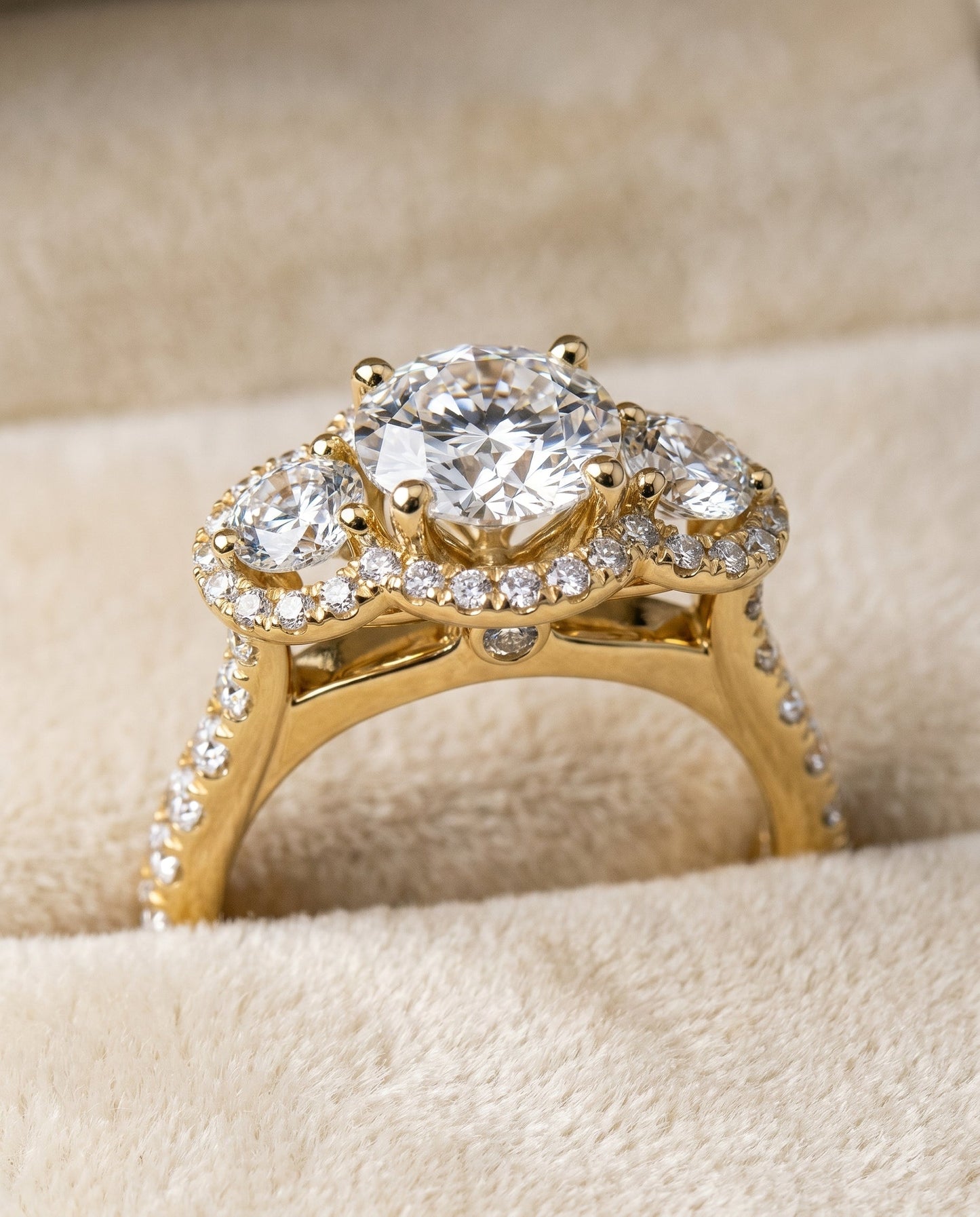 Round Brilliant, Three Stone Halo, in 18K Yellow Gold, pave setting – detail view | RockHer