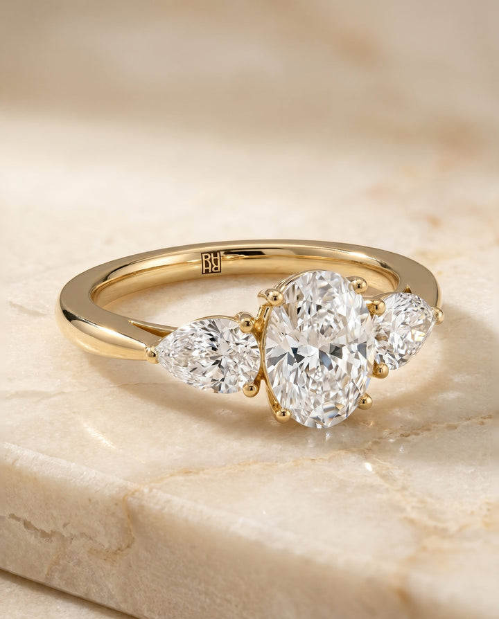 ตัวเรือนแหวนหมั้นเพชร Angelica ทรงรี ฝังหนาม ทองคำเหลือง 18K จาก RockHer