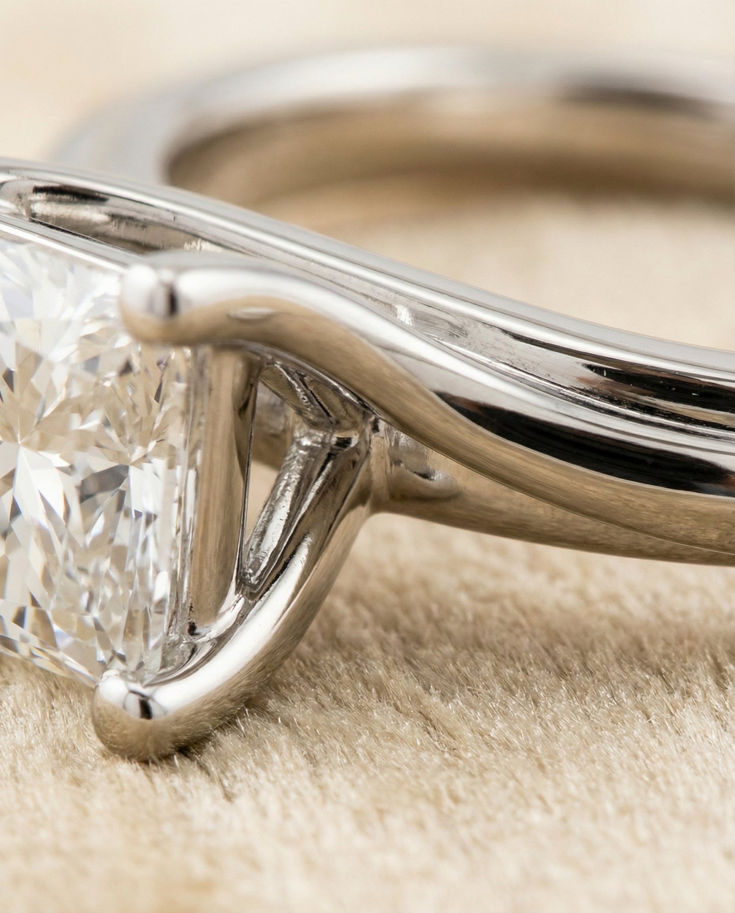 Twisted Bypass Solitaire Princess, in Platinum – detail view | RockHer