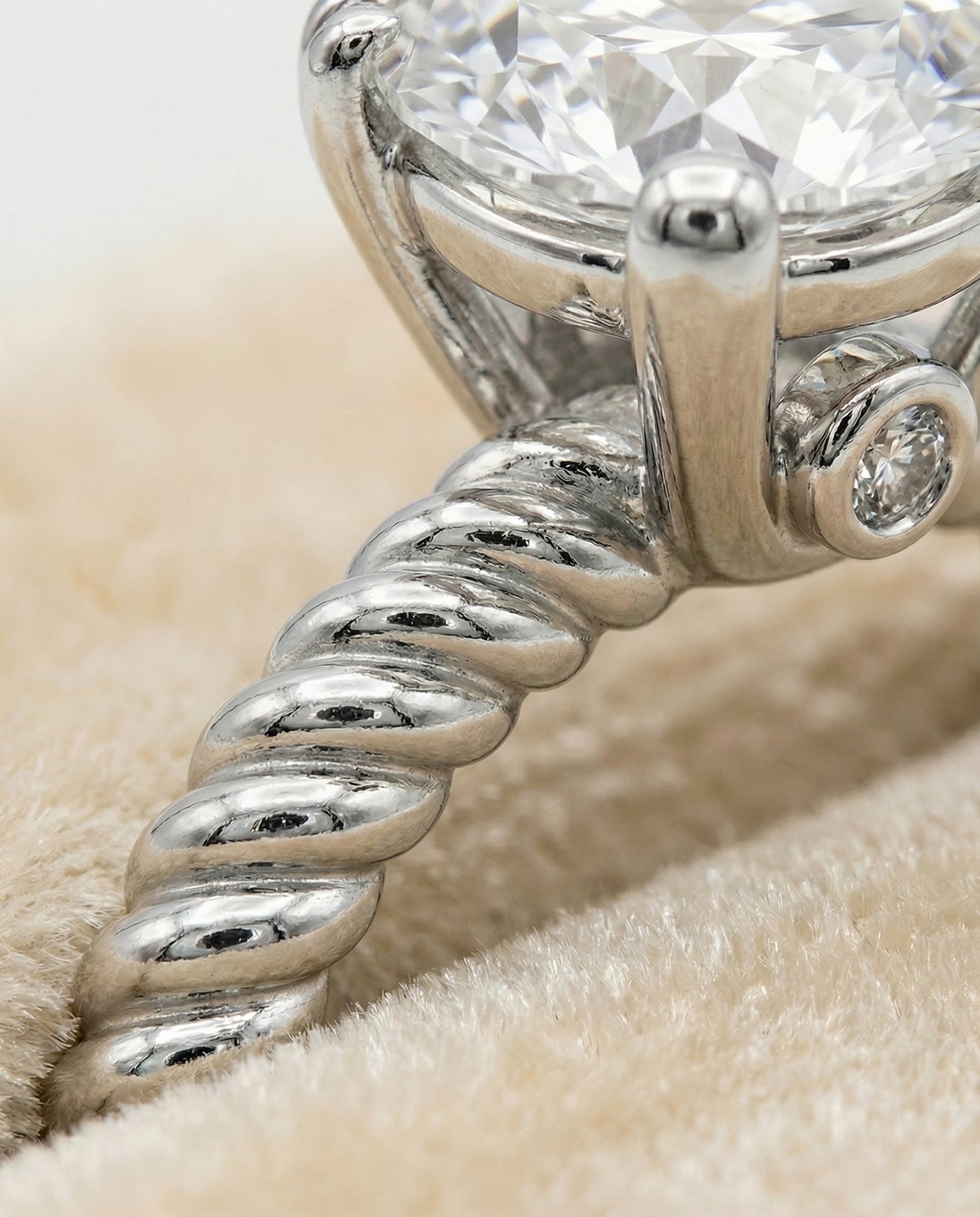 Round Brilliant, Twisted Rope Surprise Stone Solitaire, in Platinum – detail view | RockHer