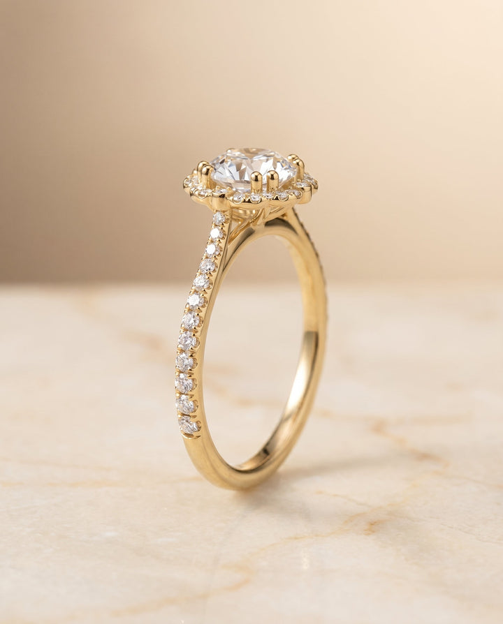 ตัวเรือนแหวนหมั้น Florence Scalloped Pavé Halo สำหรับเพชรทรงกลม ตัวเรือนทอง 18K