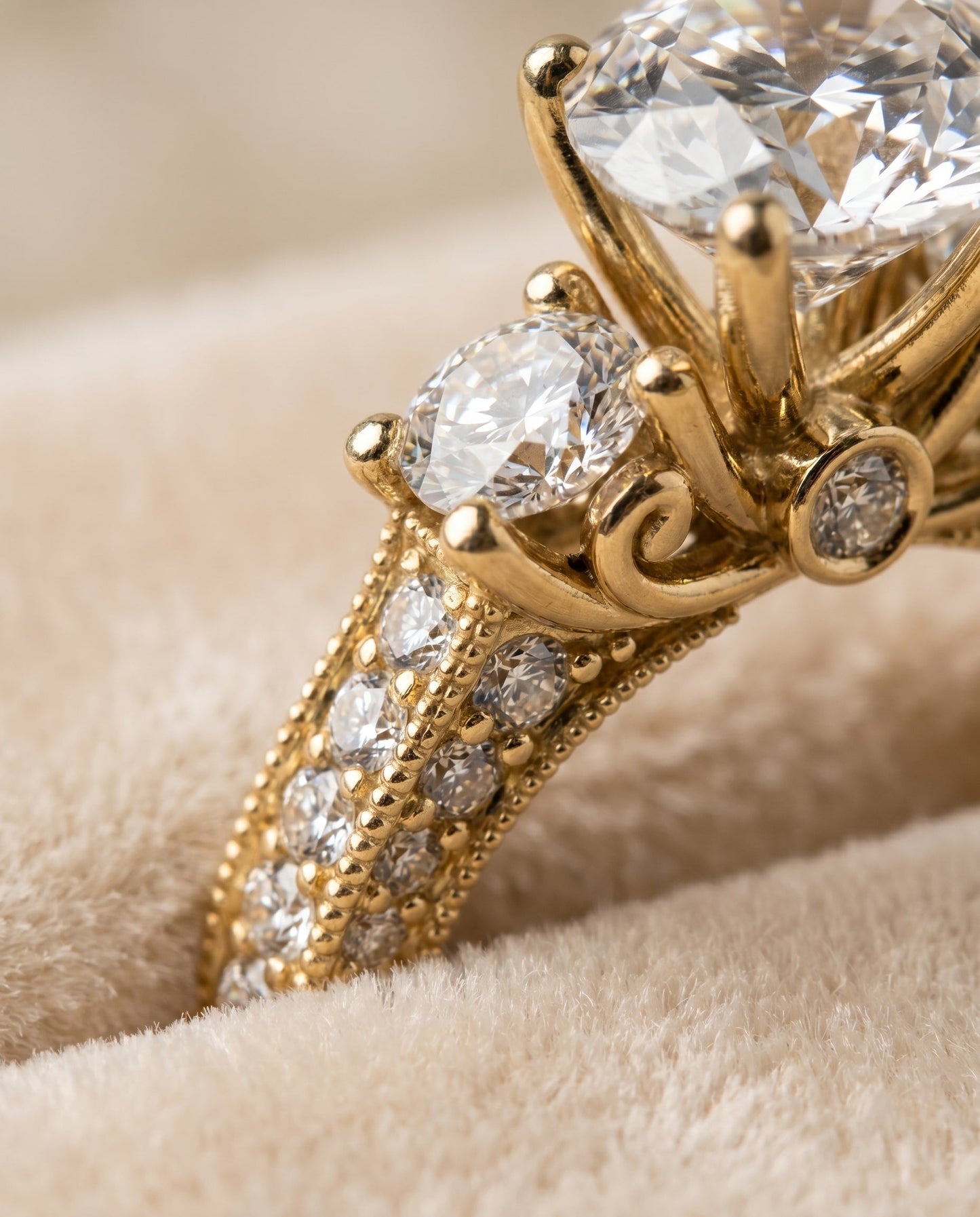Round Brilliant, Vintage Scroll Three Stone, in 18K Yellow Gold, pave setting – detail view | RockHer