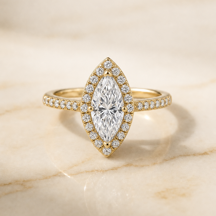 ตัวเรือนแหวนหมั้นเพชร Sade ทรงมาคี ฝังปาเว่ ทองคำเหลือง 18K จาก RockHer